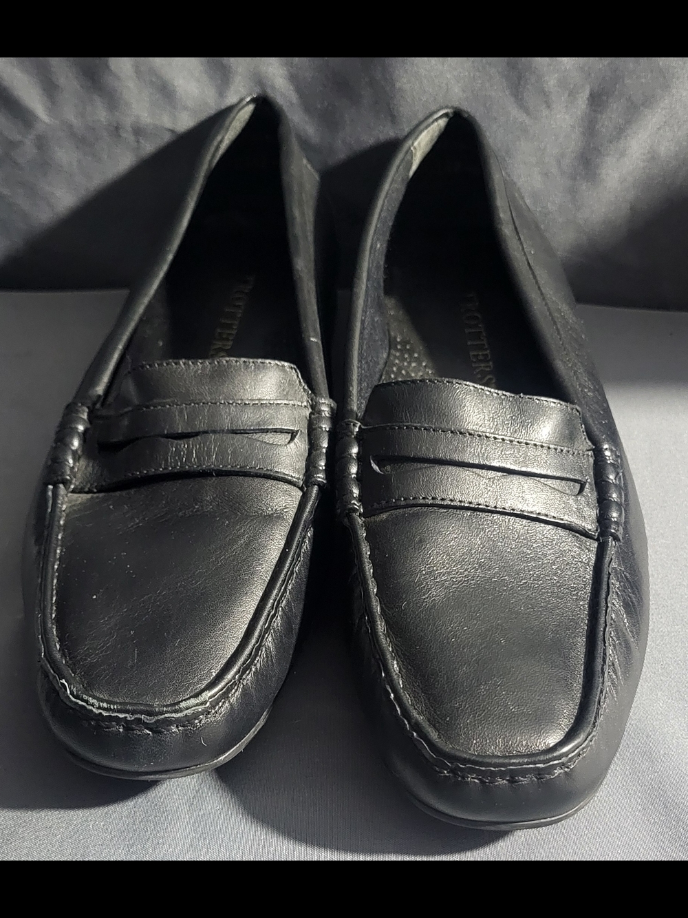 Trotters Black Leather Women's Penny Loafers